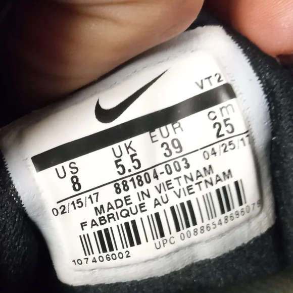 Ladies Nike shoes - Picture 2 of 2